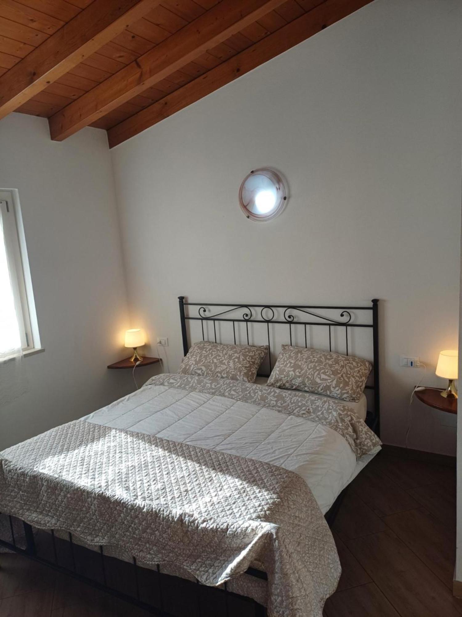 Cascina Legnago Trilocale A 6 Chilometri Da Salo' Apartment Villanuova sul clisi Ngoại thất bức ảnh