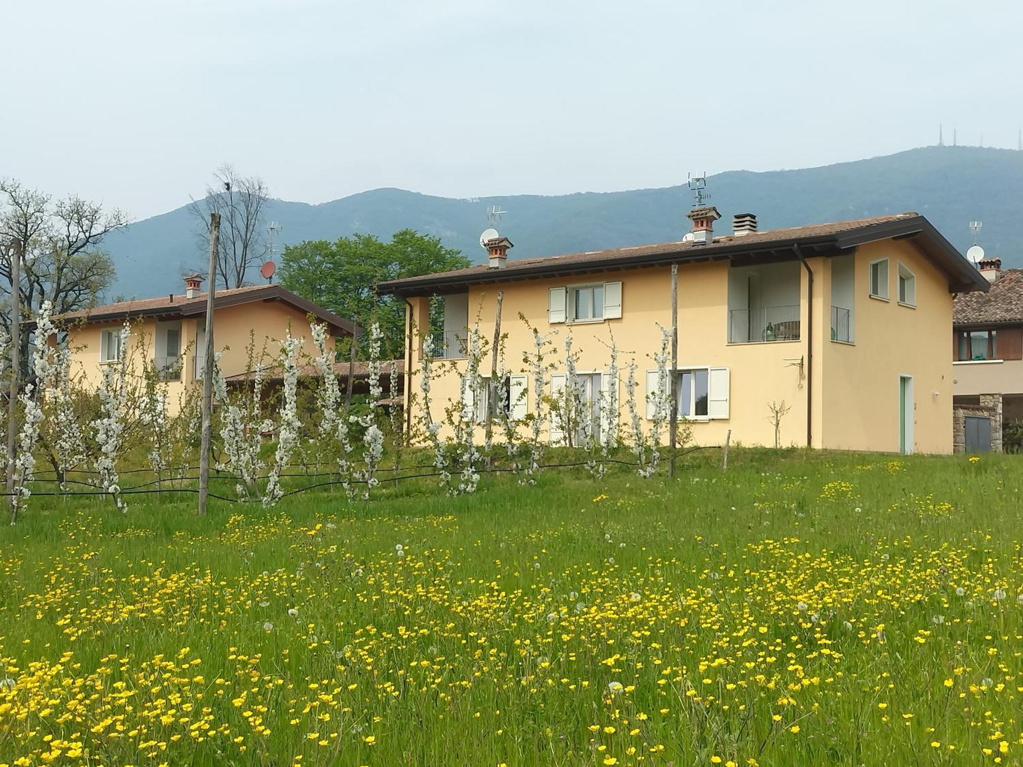 Cascina Legnago Trilocale A 6 Chilometri Da Salo' Apartment Villanuova sul clisi Ngoại thất bức ảnh