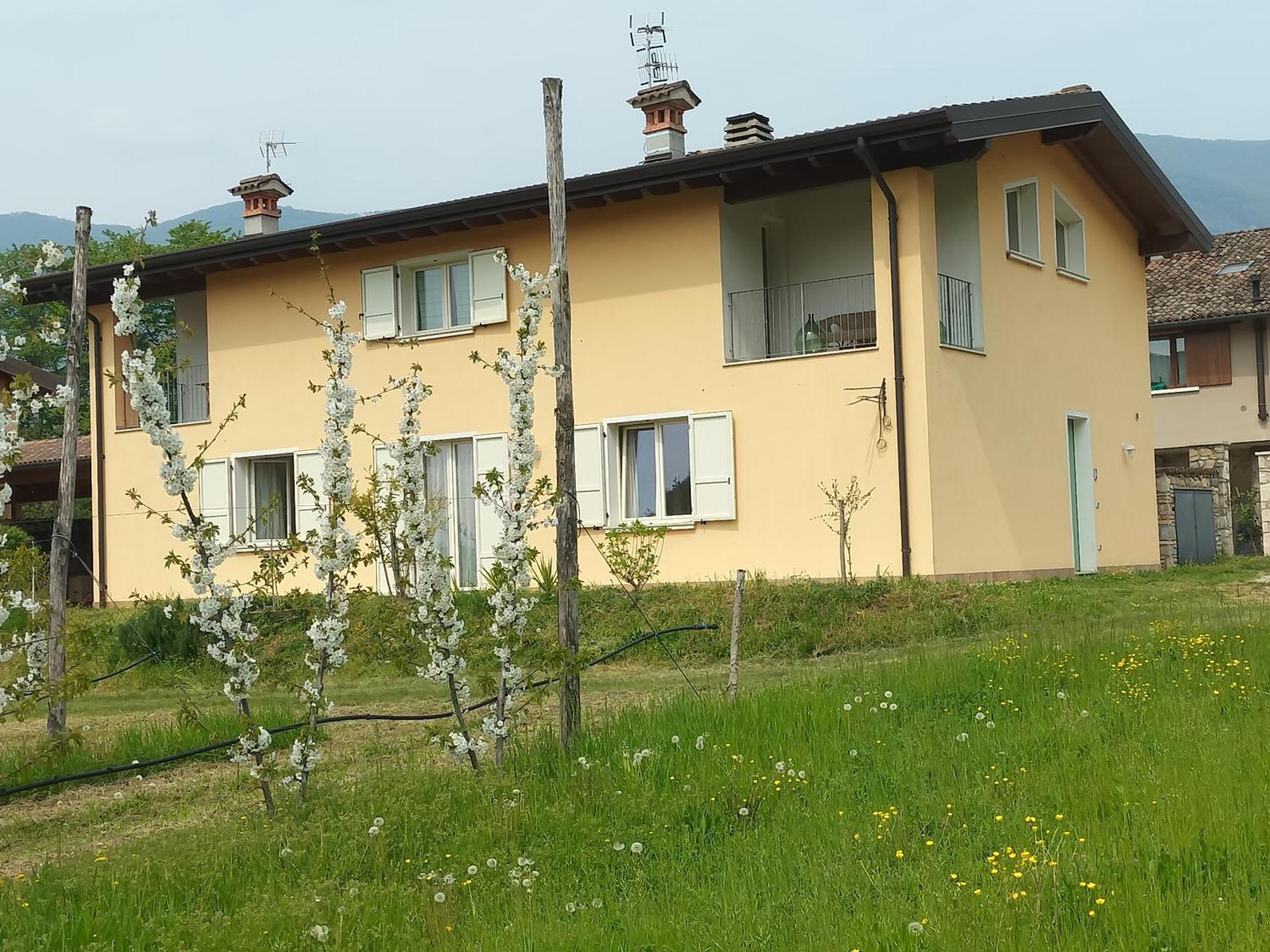 Cascina Legnago Trilocale A 6 Chilometri Da Salo' Apartment Villanuova sul clisi Ngoại thất bức ảnh