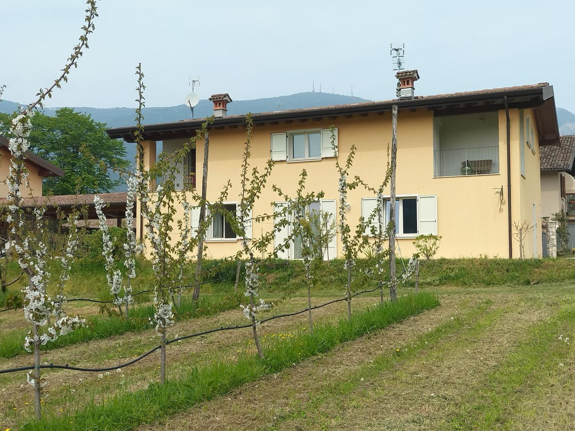 Cascina Legnago Trilocale A 6 Chilometri Da Salo' Apartment Villanuova sul clisi Ngoại thất bức ảnh