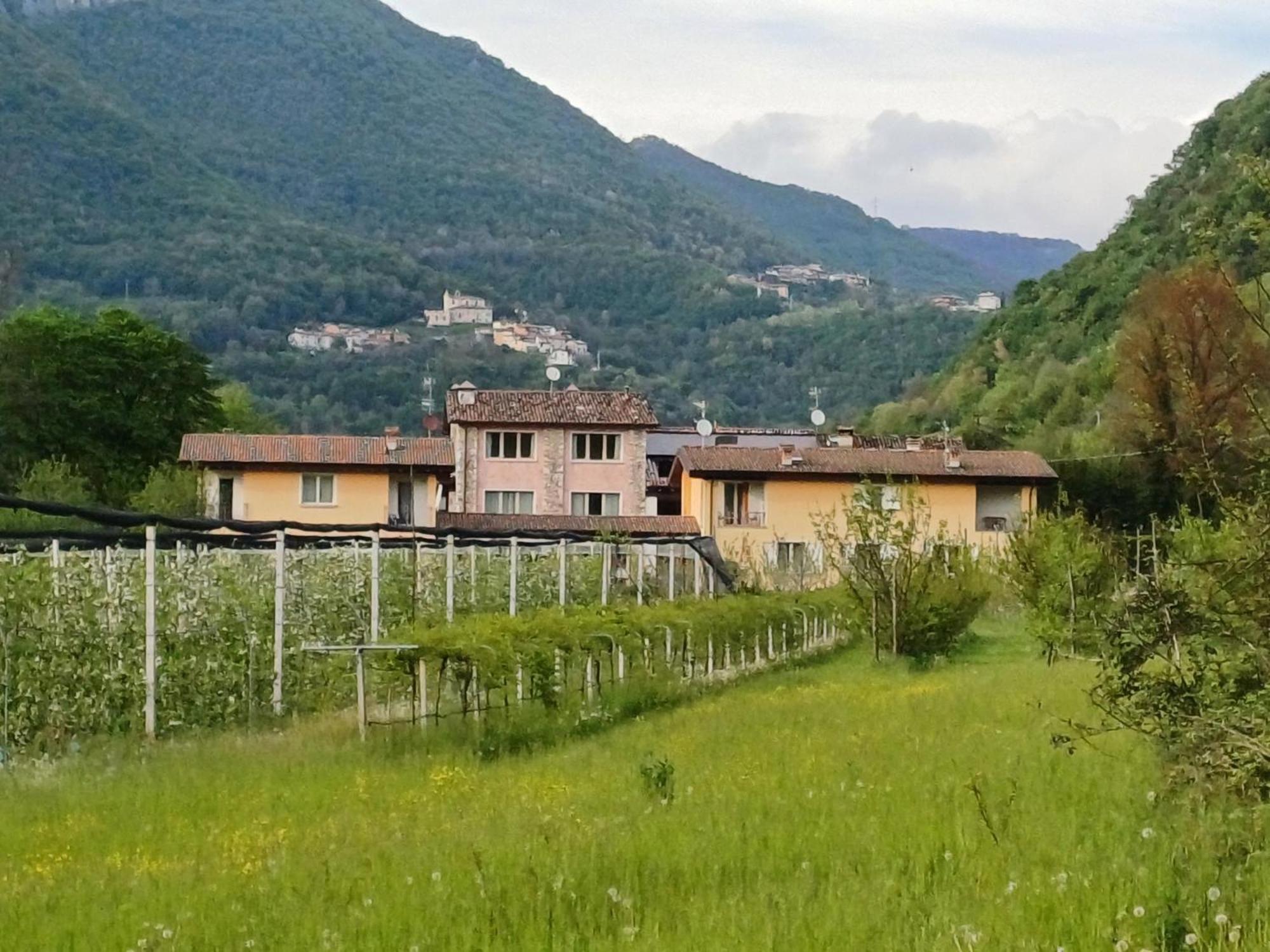 Cascina Legnago Trilocale A 6 Chilometri Da Salo' Apartment Villanuova sul clisi Ngoại thất bức ảnh